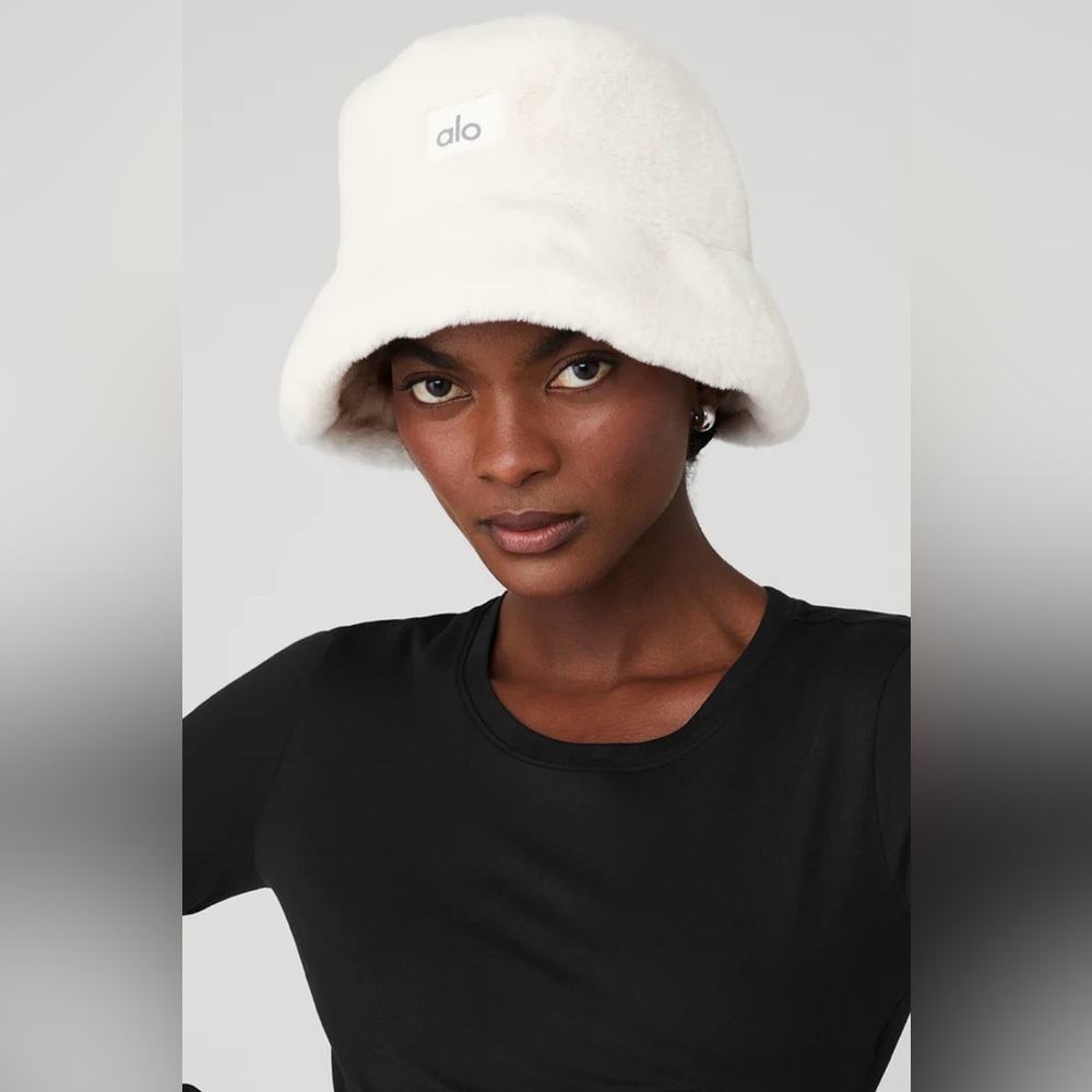Alo NWT Faux Fur Bucket Hat Ivory Size S M - Picture 2 of 11